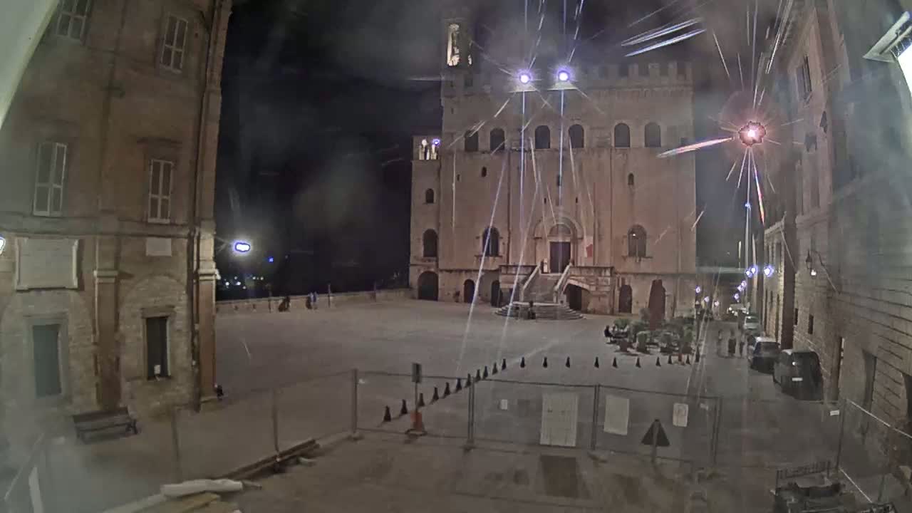 Gubbio Piazza Grande Square Live Cam - Perugia, Urmia, Italy
