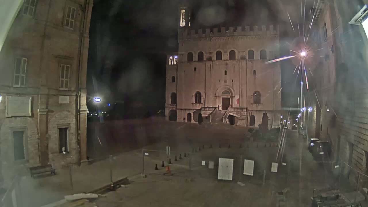 Gubbio Piazza Grande Square Live Cam - Perugia, Urmia, Italy