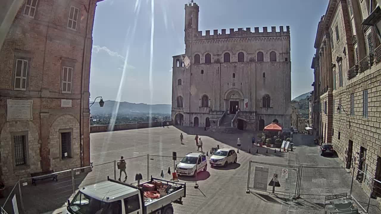 Gubbio Piazza Grande Square Live Cam - Perugia, Urmia, Italy