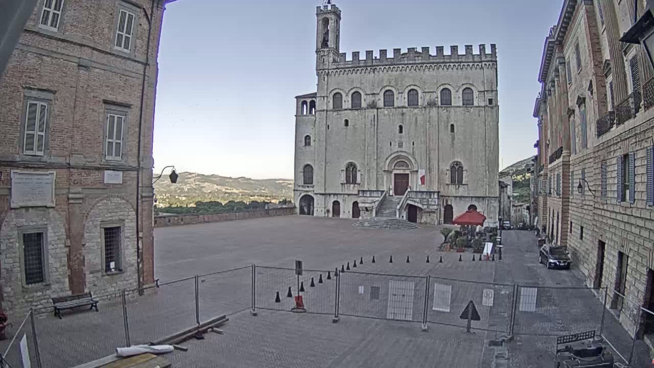 Gubbio Piazza Grande Square Live Cam - Perugia, Urmia, Italy