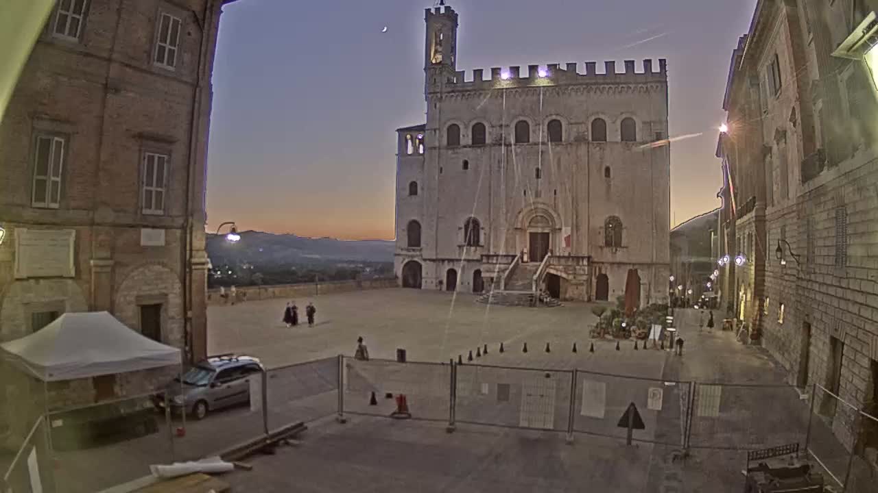 Gubbio Piazza Grande Square Live Cam - Perugia, Urmia, Italy