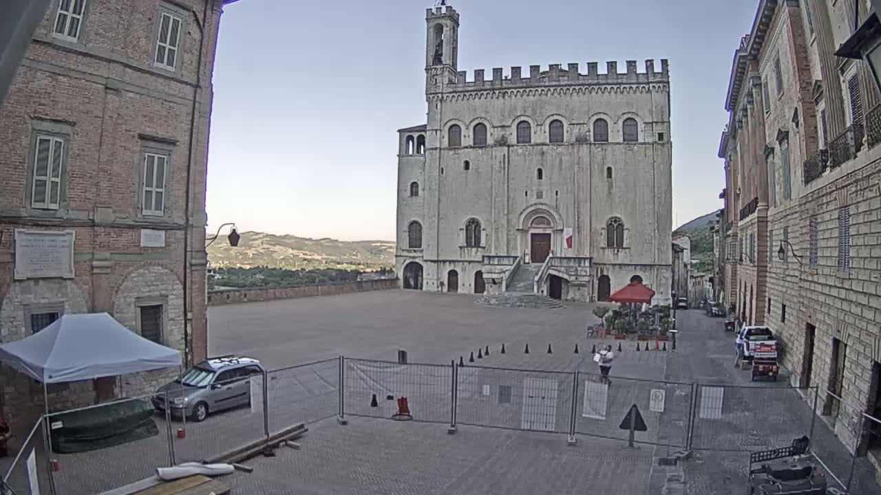 Gubbio Piazza Grande Square Live Cam - Perugia, Urmia, Italy