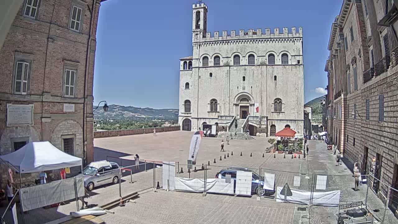 Gubbio Piazza Grande Square Live Cam - Perugia, Urmia, Italy