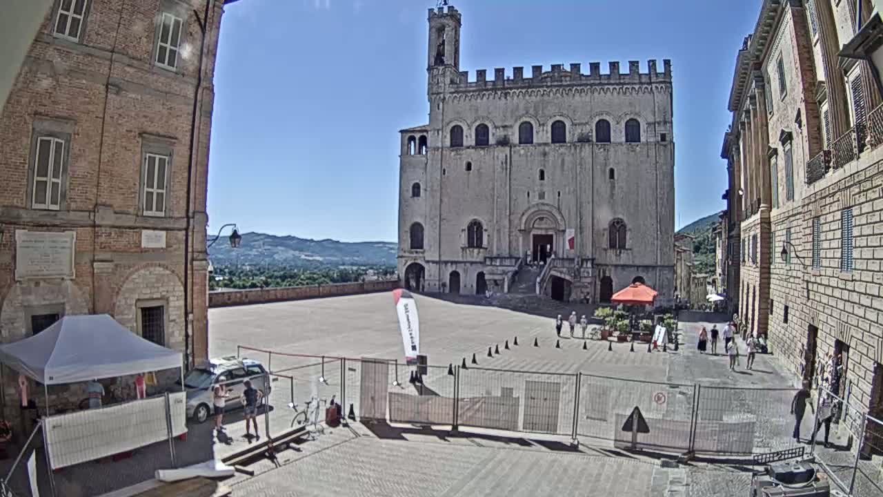 Gubbio Piazza Grande Square Live Cam - Perugia, Urmia, Italy