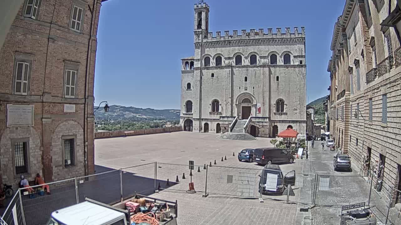 Gubbio Piazza Grande Square Live Cam - Perugia, Urmia, Italy