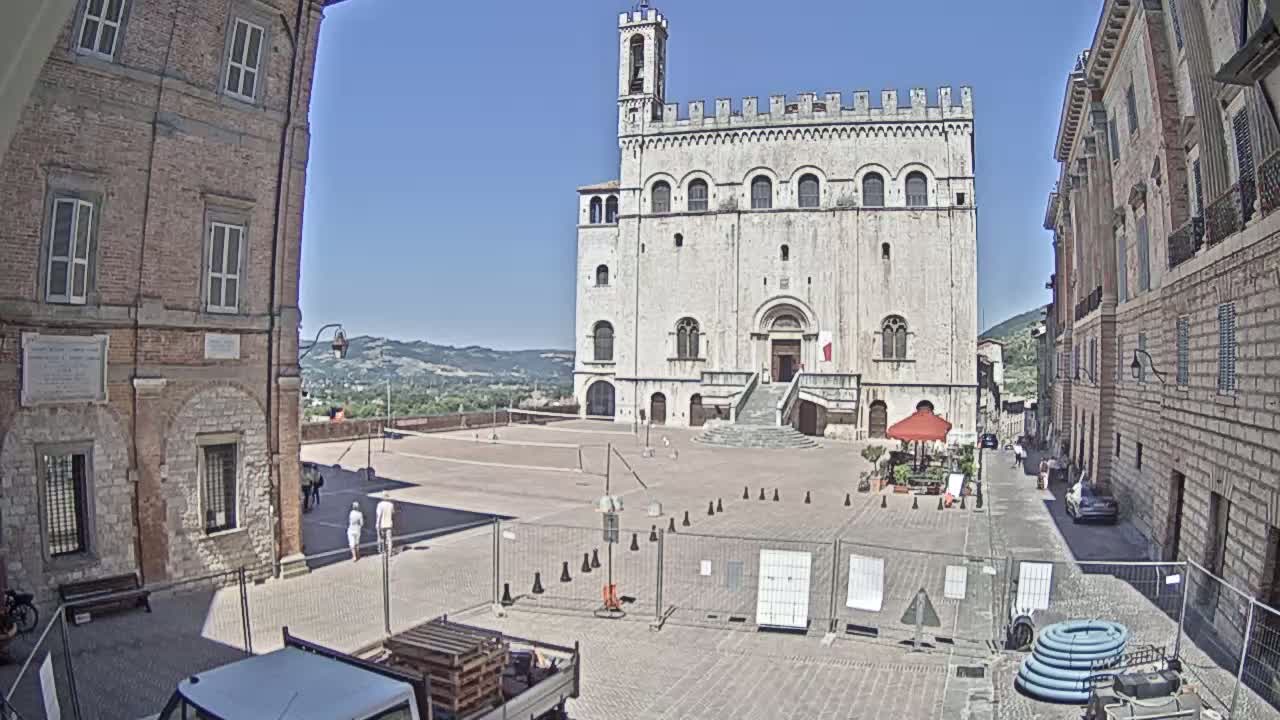 Gubbio Piazza Grande Square Live Cam - Perugia, Urmia, Italy
