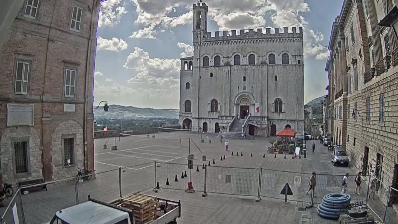 Gubbio Piazza Grande Square Live Cam - Perugia, Urmia, Italy