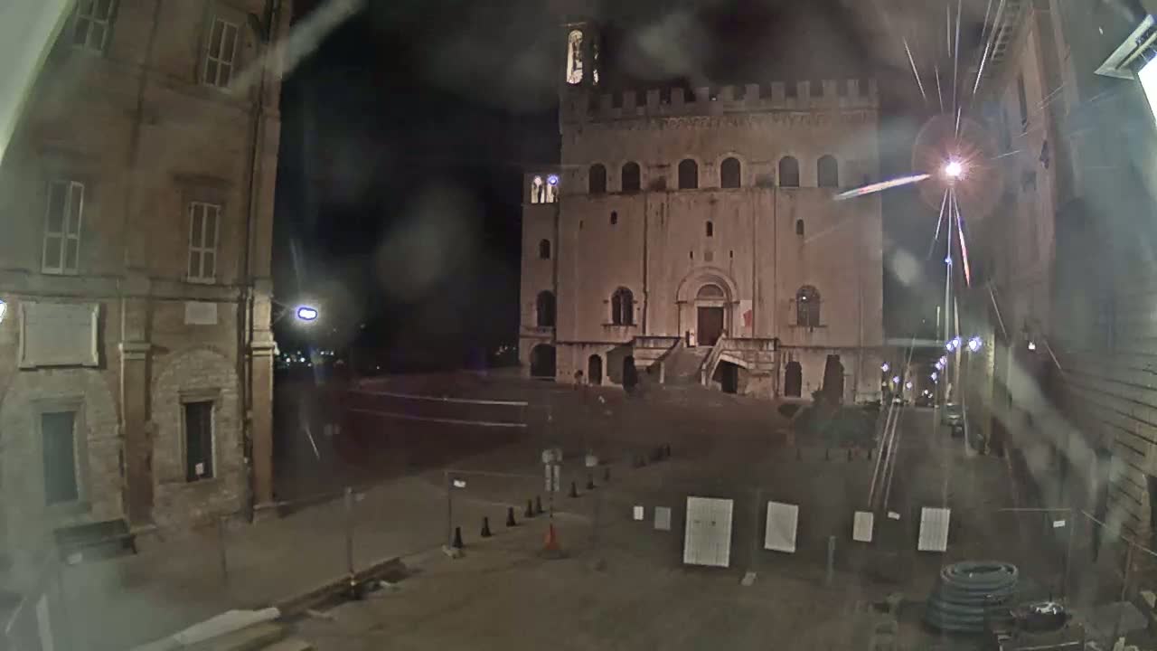Gubbio Piazza Grande Square Live Cam - Perugia, Urmia, Italy