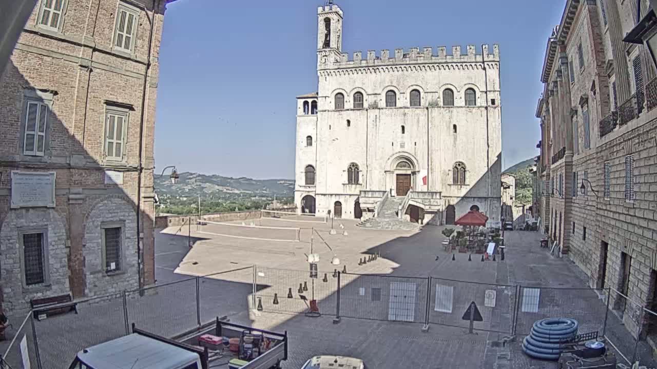 Gubbio Piazza Grande Square Live Cam - Perugia, Urmia, Italy