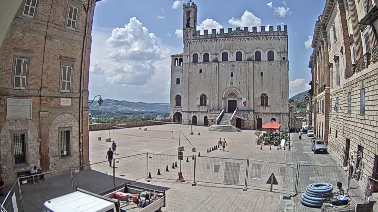 Gubbio Piazza Grande Square Live Cam - Perugia, Urmia, Italy