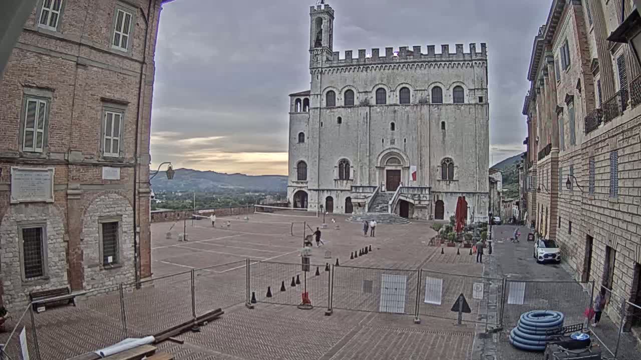 Gubbio Piazza Grande Square Live Cam - Perugia, Urmia, Italy