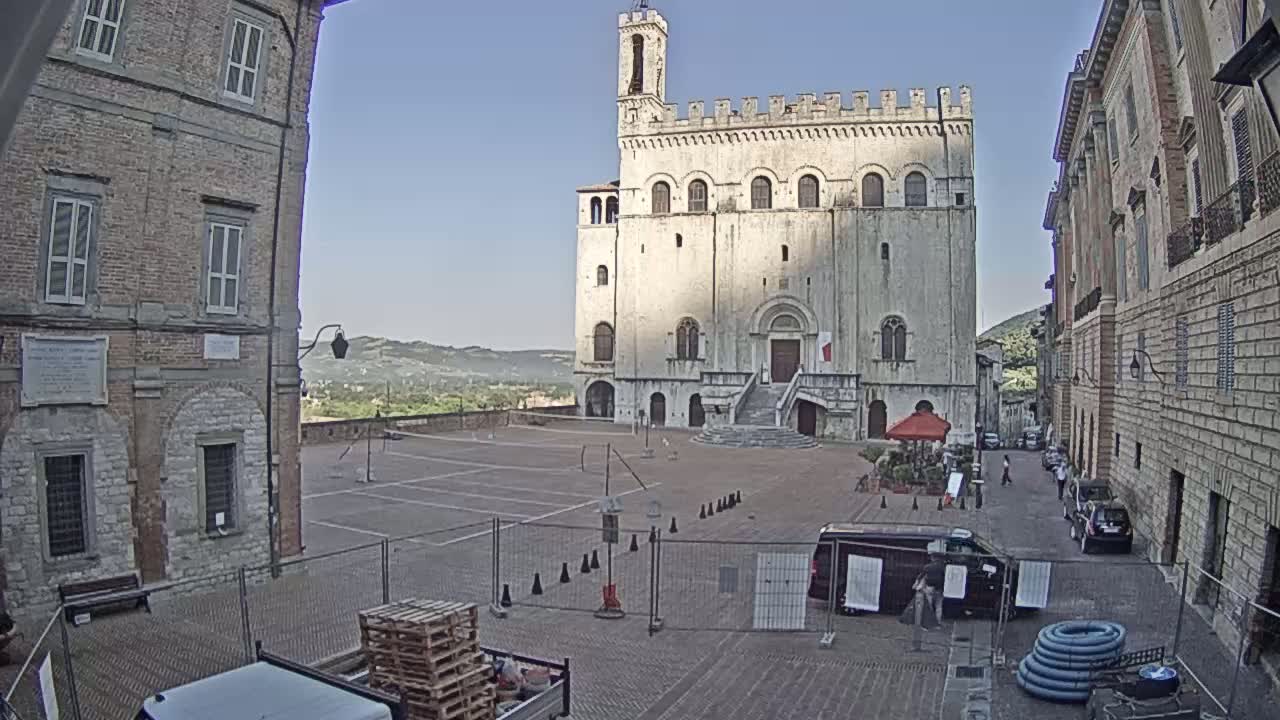 Gubbio Piazza Grande Square Live Cam - Perugia, Urmia, Italy