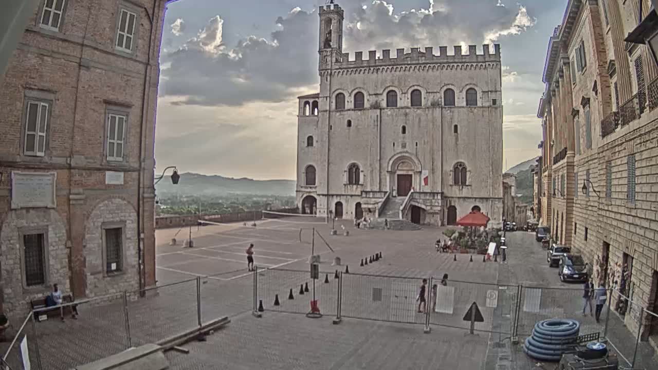 Gubbio Piazza Grande Square Live Cam - Perugia, Urmia, Italy