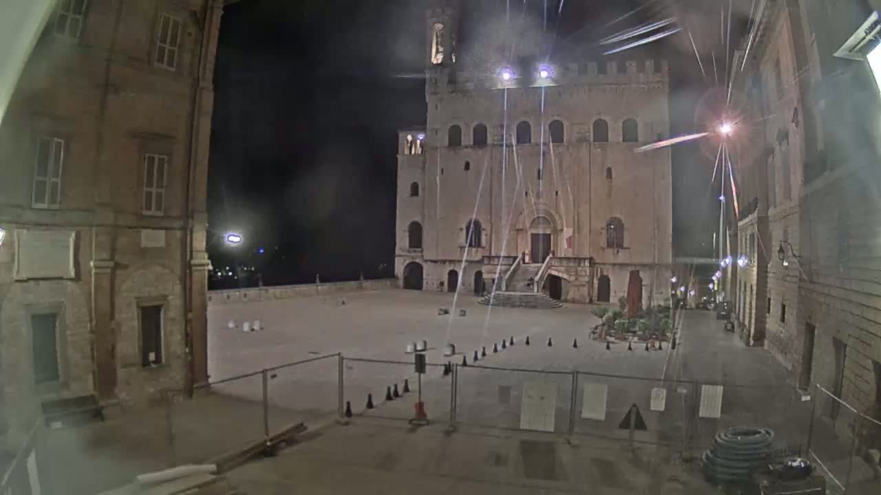 Gubbio Piazza Grande Square Live Cam - Perugia, Urmia, Italy