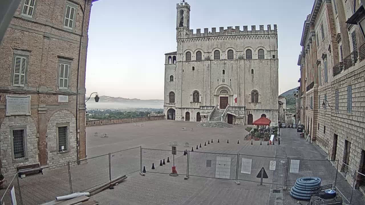 Gubbio Piazza Grande Square Live Cam - Perugia, Urmia, Italy
