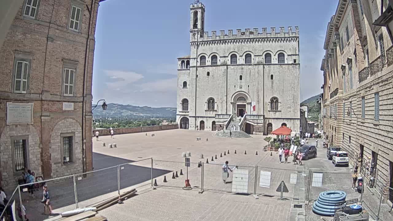 Gubbio Piazza Grande Square Live Cam - Perugia, Urmia, Italy