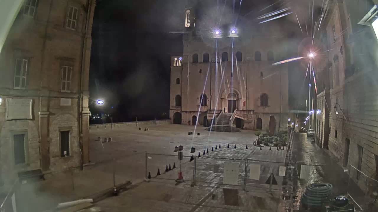 Gubbio Piazza Grande Square Live Cam - Perugia, Urmia, Italy
