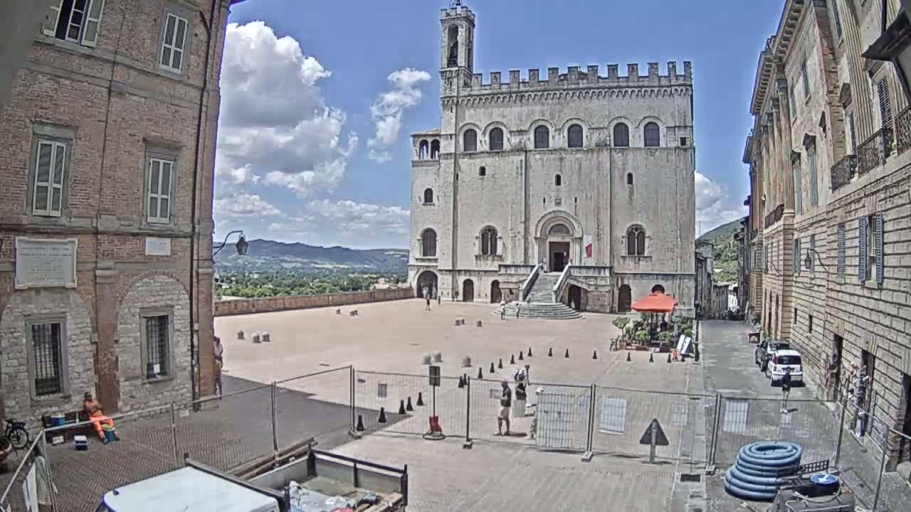 Gubbio Piazza Grande Square Live Cam - Perugia, Urmia, Italy