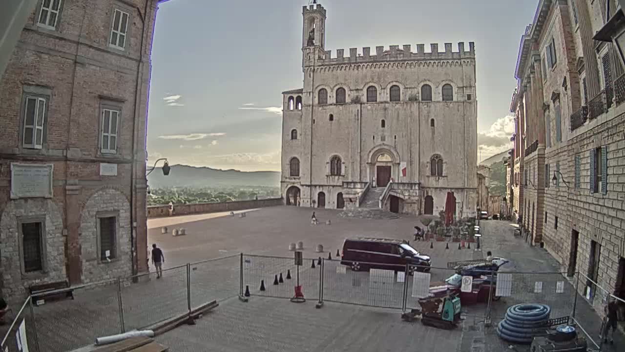 Gubbio Piazza Grande Square Live Cam - Perugia, Urmia, Italy