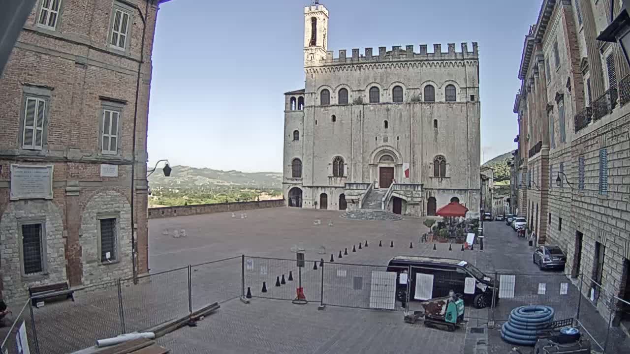 Gubbio Piazza Grande Square Live Cam - Perugia, Urmia, Italy