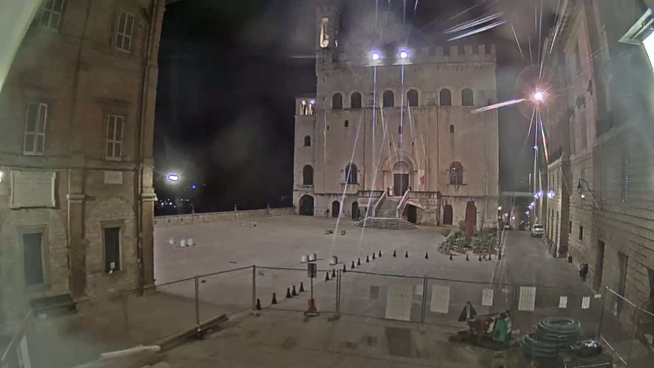 Gubbio Piazza Grande Square Live Cam - Perugia, Urmia, Italy