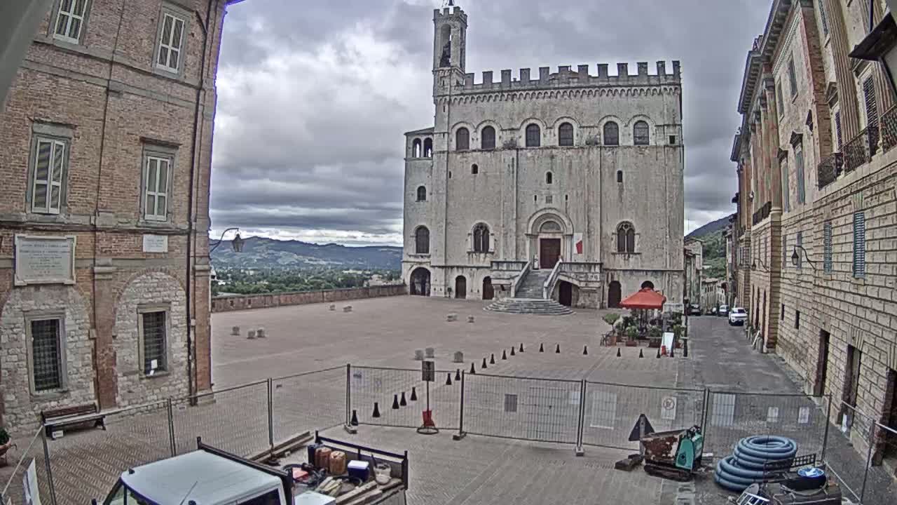 Gubbio Piazza Grande Square Live Cam - Perugia, Urmia, Italy
