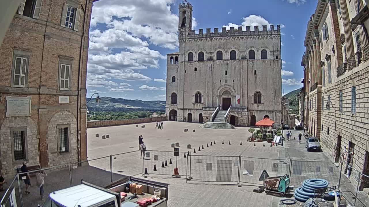 Gubbio Piazza Grande Square Live Cam - Perugia, Urmia, Italy