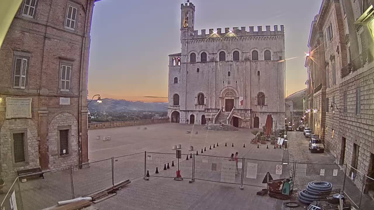 Gubbio Piazza Grande Square Live Cam - Perugia, Urmia, Italy