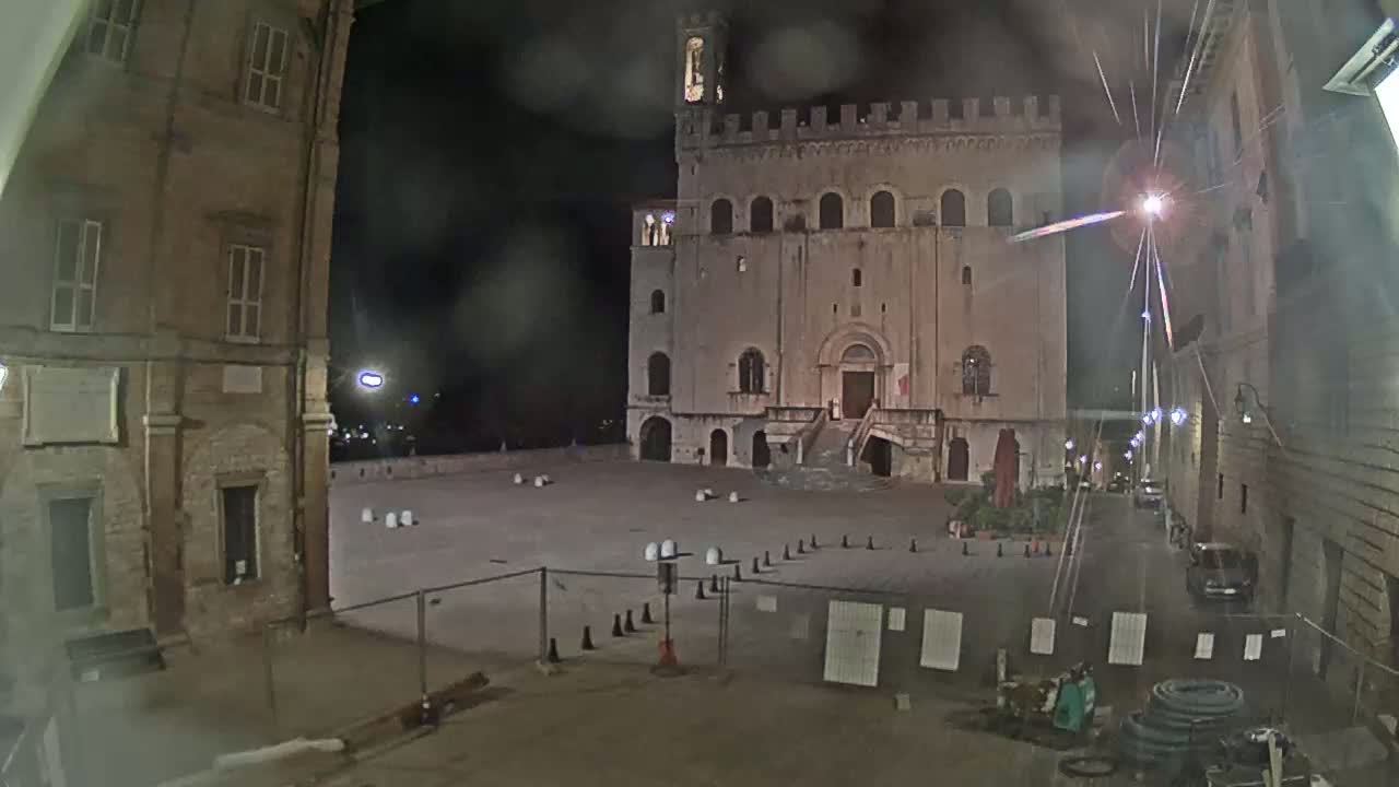 Gubbio Piazza Grande Square Live Cam - Perugia, Urmia, Italy