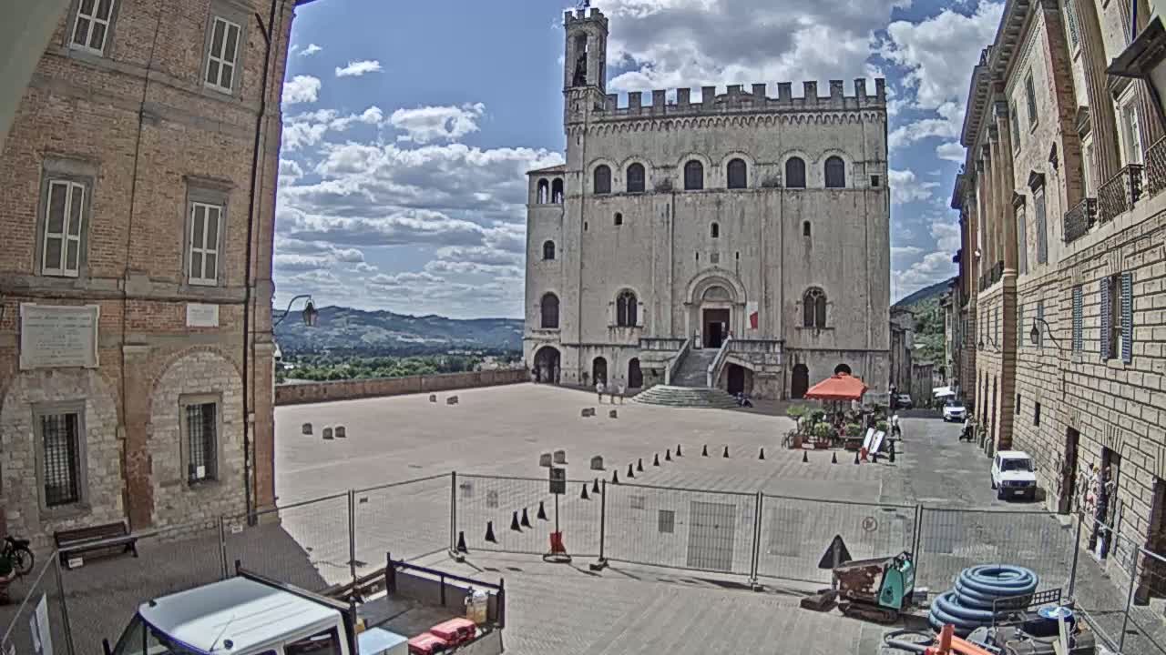 Gubbio Piazza Grande Square Live Cam - Perugia, Urmia, Italy