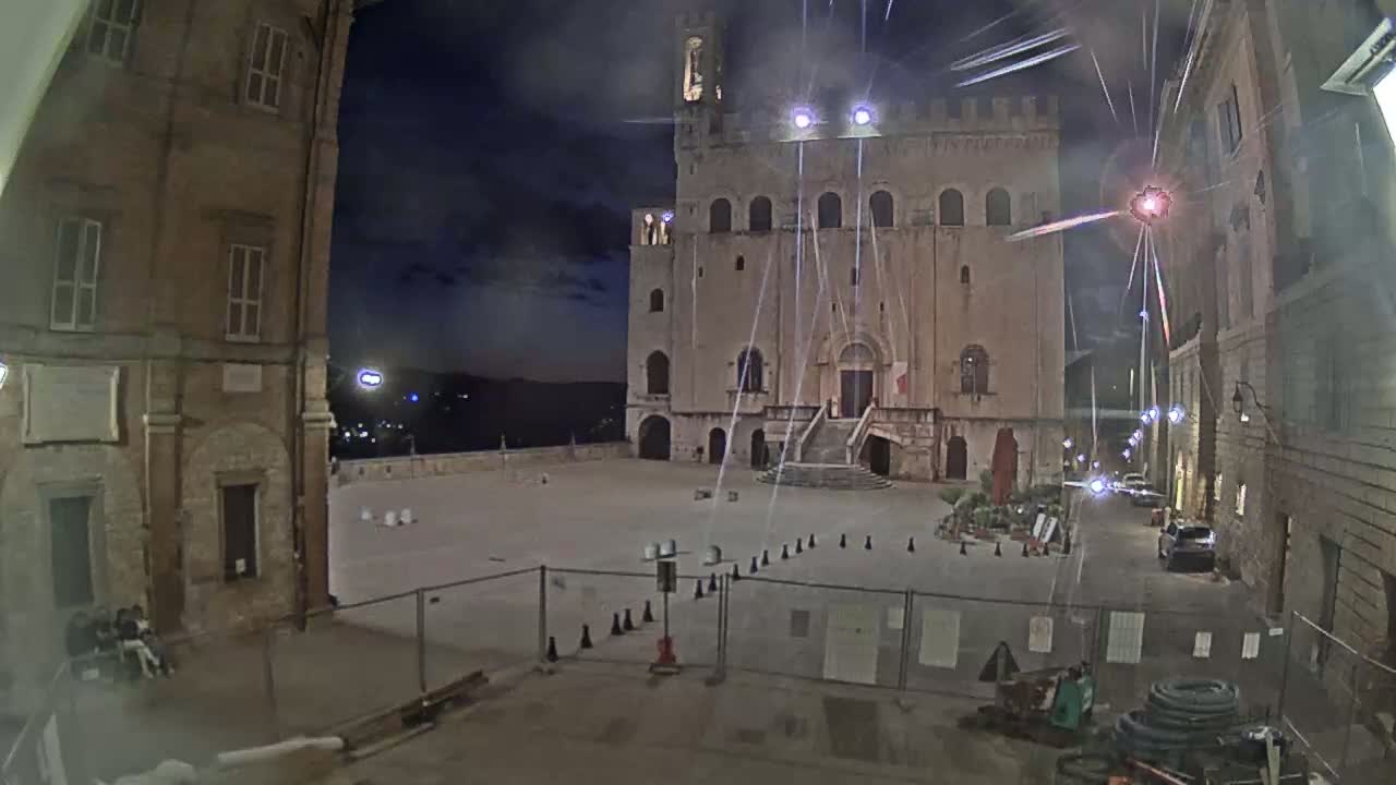 Gubbio Piazza Grande Square Live Cam - Perugia, Urmia, Italy