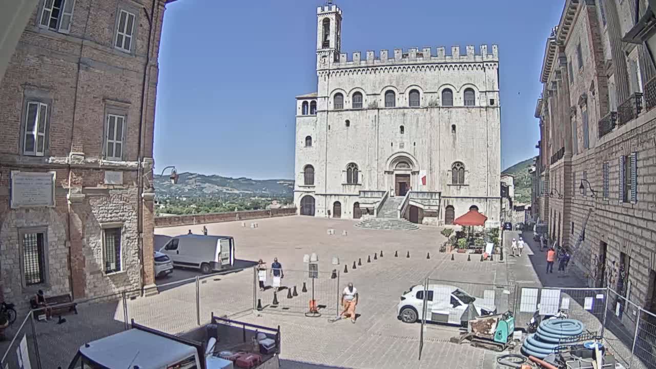 Gubbio Piazza Grande Square Live Cam - Perugia, Urmia, Italy