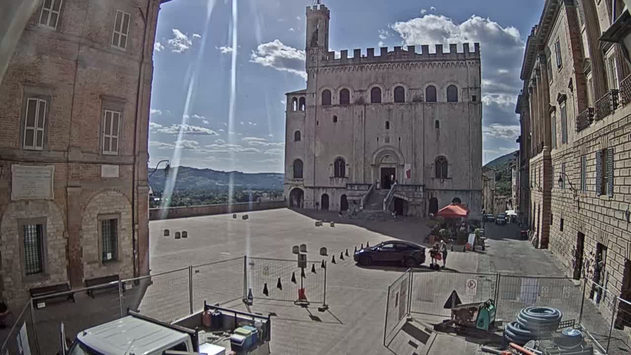 Gubbio Piazza Grande Square Live Cam - Perugia, Urmia, Italy
