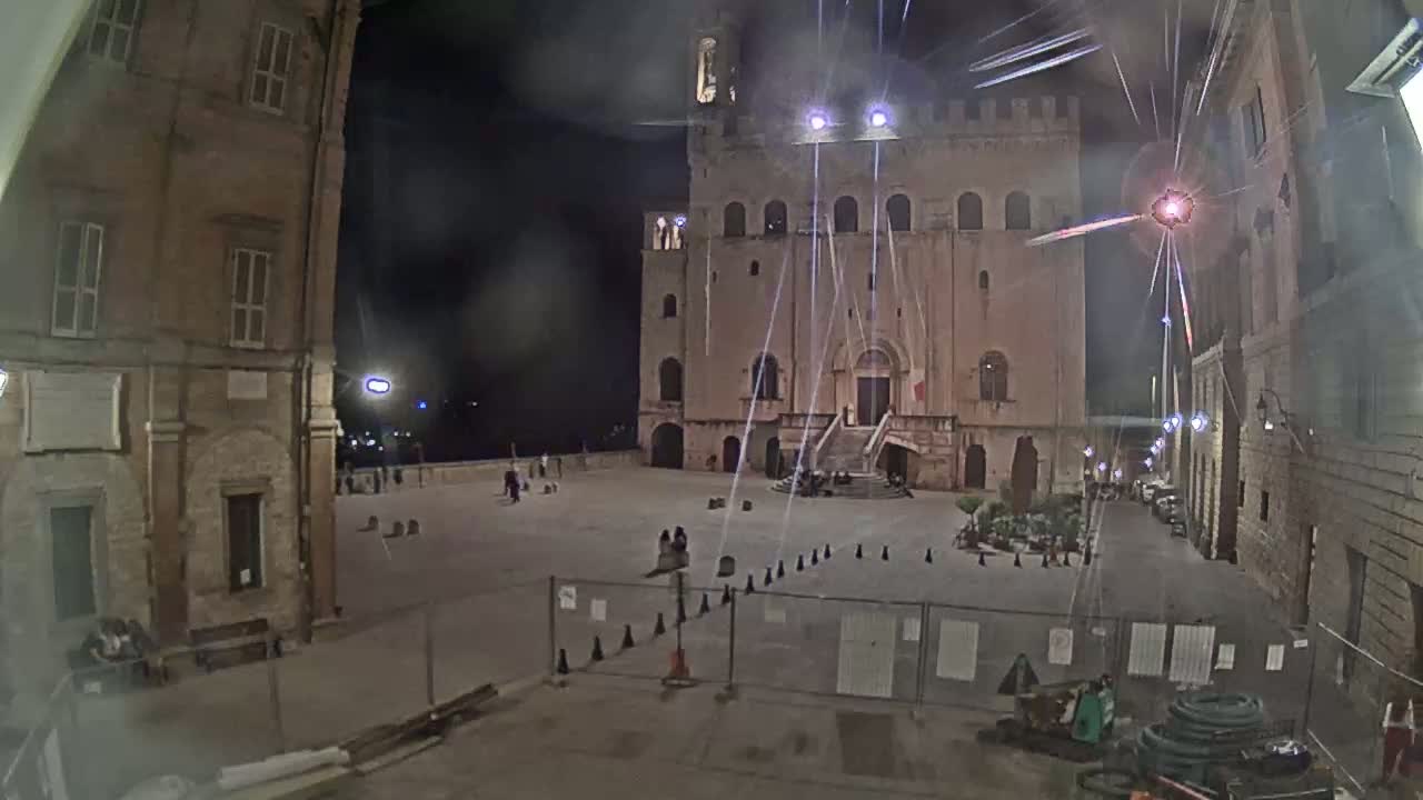 Gubbio Piazza Grande Square Live Cam - Perugia, Urmia, Italy