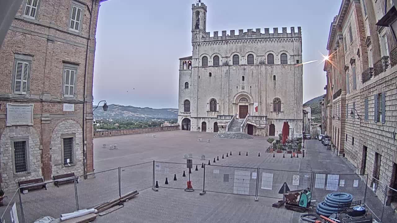 Gubbio Piazza Grande Square Live Cam - Perugia, Urmia, Italy