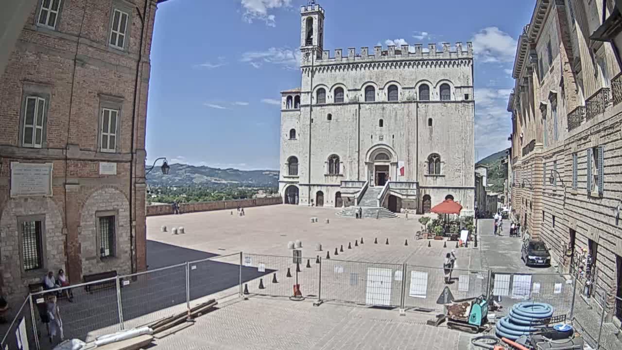 Gubbio Piazza Grande Square Live Cam - Perugia, Urmia, Italy