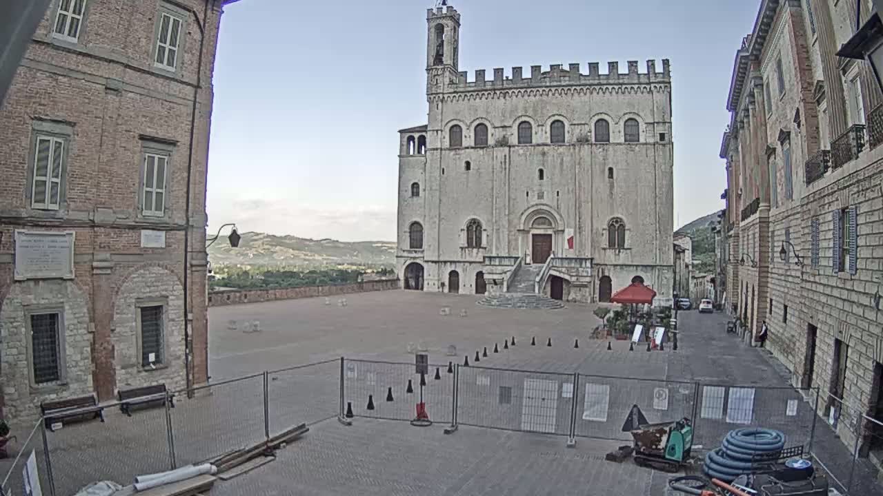 Gubbio Piazza Grande Square Live Cam - Perugia, Urmia, Italy