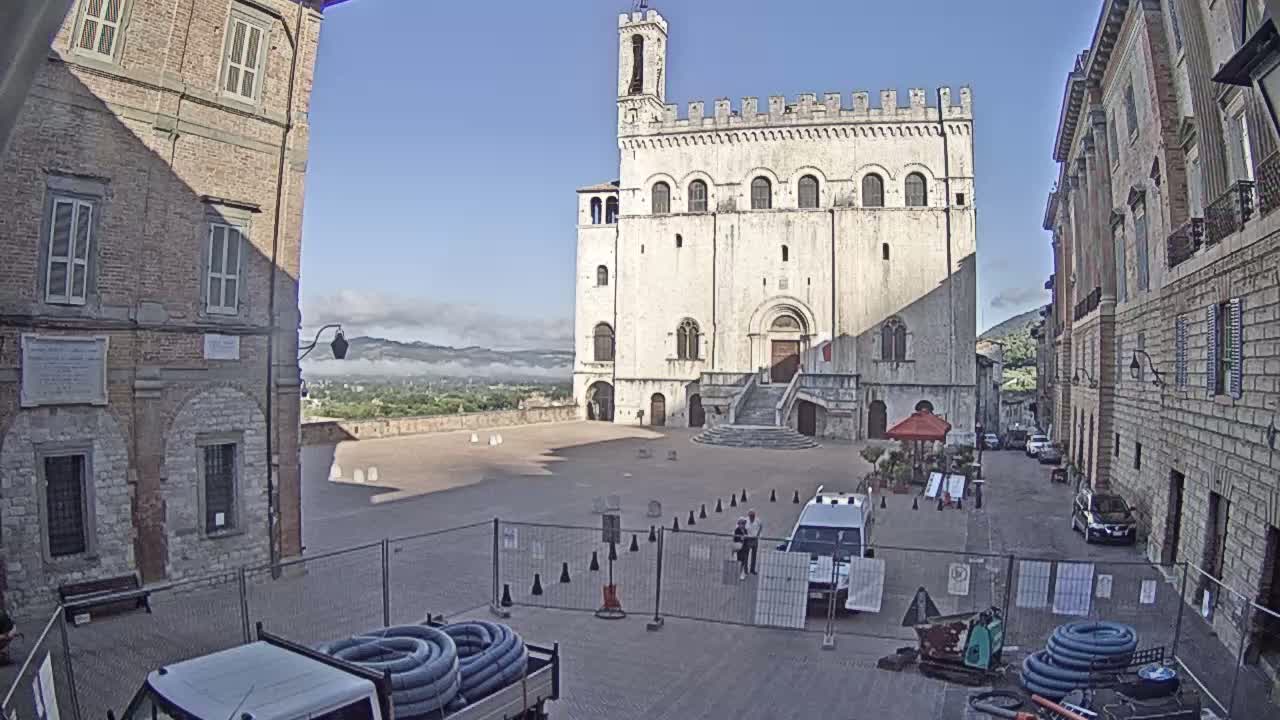 Gubbio Piazza Grande Square Live Cam - Perugia, Urmia, Italy