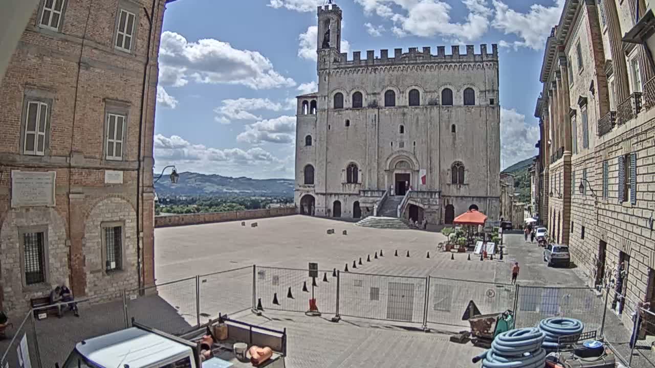 Gubbio Piazza Grande Square Live Cam - Perugia, Urmia, Italy