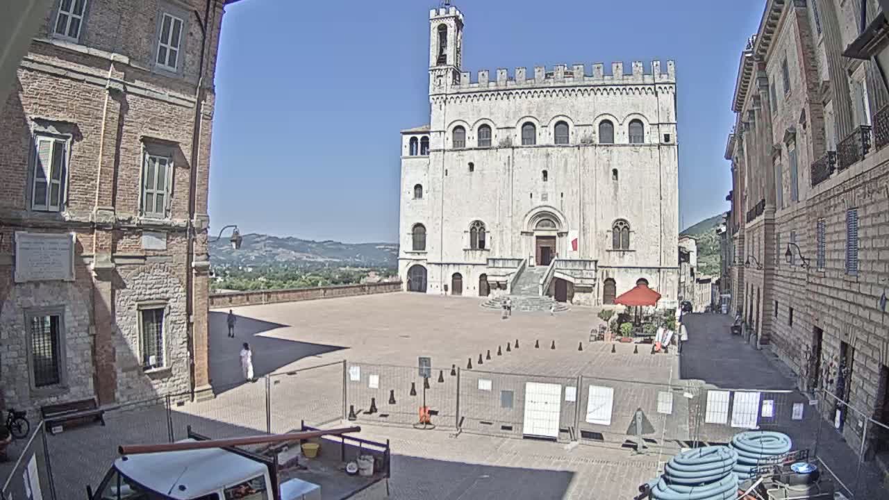 Gubbio Piazza Grande Square Live Cam - Perugia, Urmia, Italy