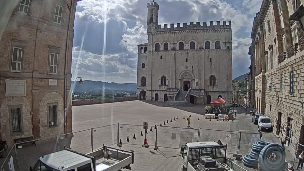 Gubbio Piazza Grande Square Live Cam - Perugia, Urmia, Italy