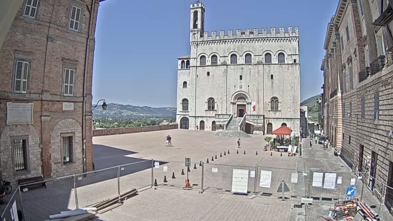 Gubbio Piazza Grande Square Live Cam - Perugia, Urmia, Italy