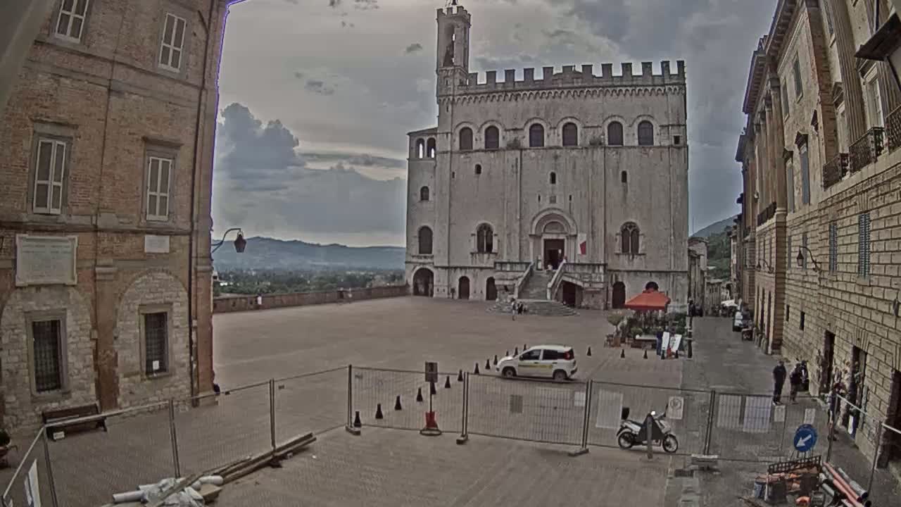 Gubbio Piazza Grande Square Live Cam - Perugia, Urmia, Italy