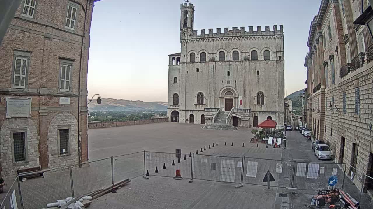 Gubbio Piazza Grande Square Live Cam - Perugia, Urmia, Italy