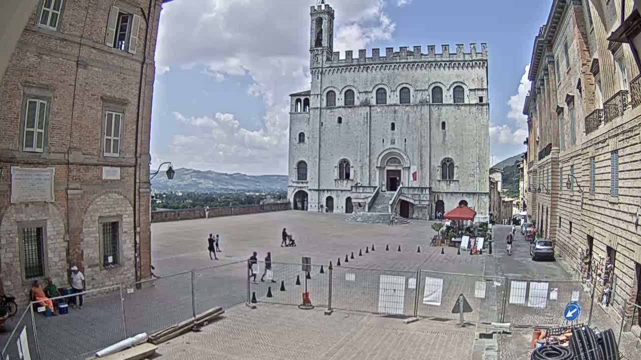 Gubbio Piazza Grande Square Live Cam - Perugia, Urmia, Italy