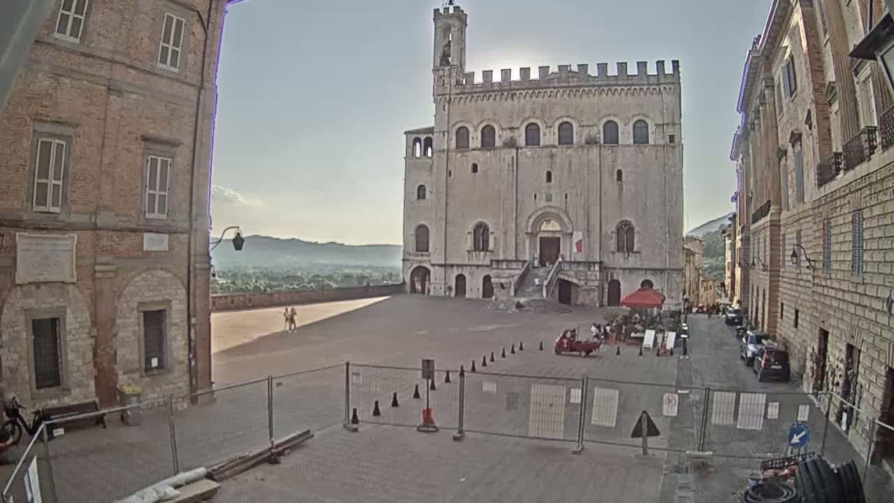 Gubbio Piazza Grande Square Live Cam - Perugia, Urmia, Italy