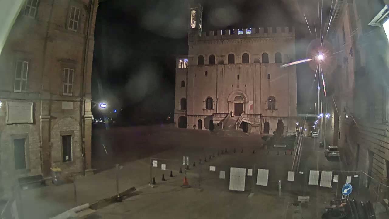 Gubbio Piazza Grande Square Live Cam - Perugia, Urmia, Italy