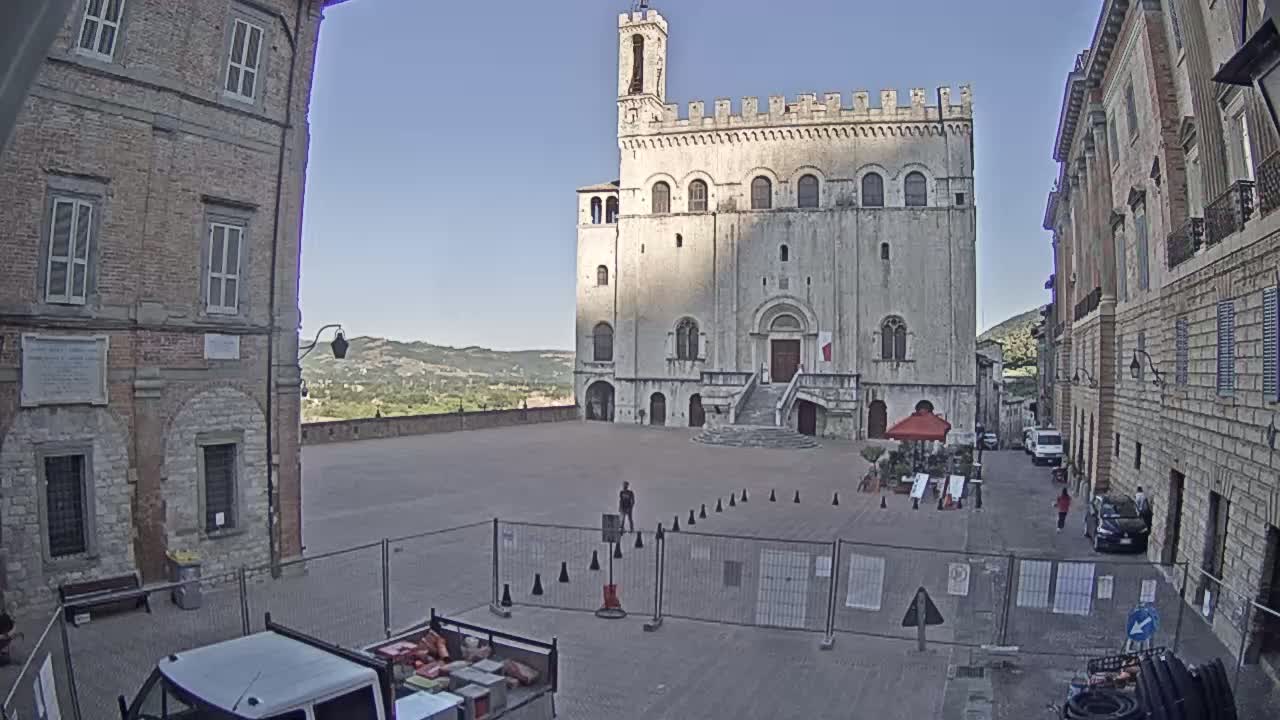 Gubbio Piazza Grande Square Live Cam - Perugia, Urmia, Italy
