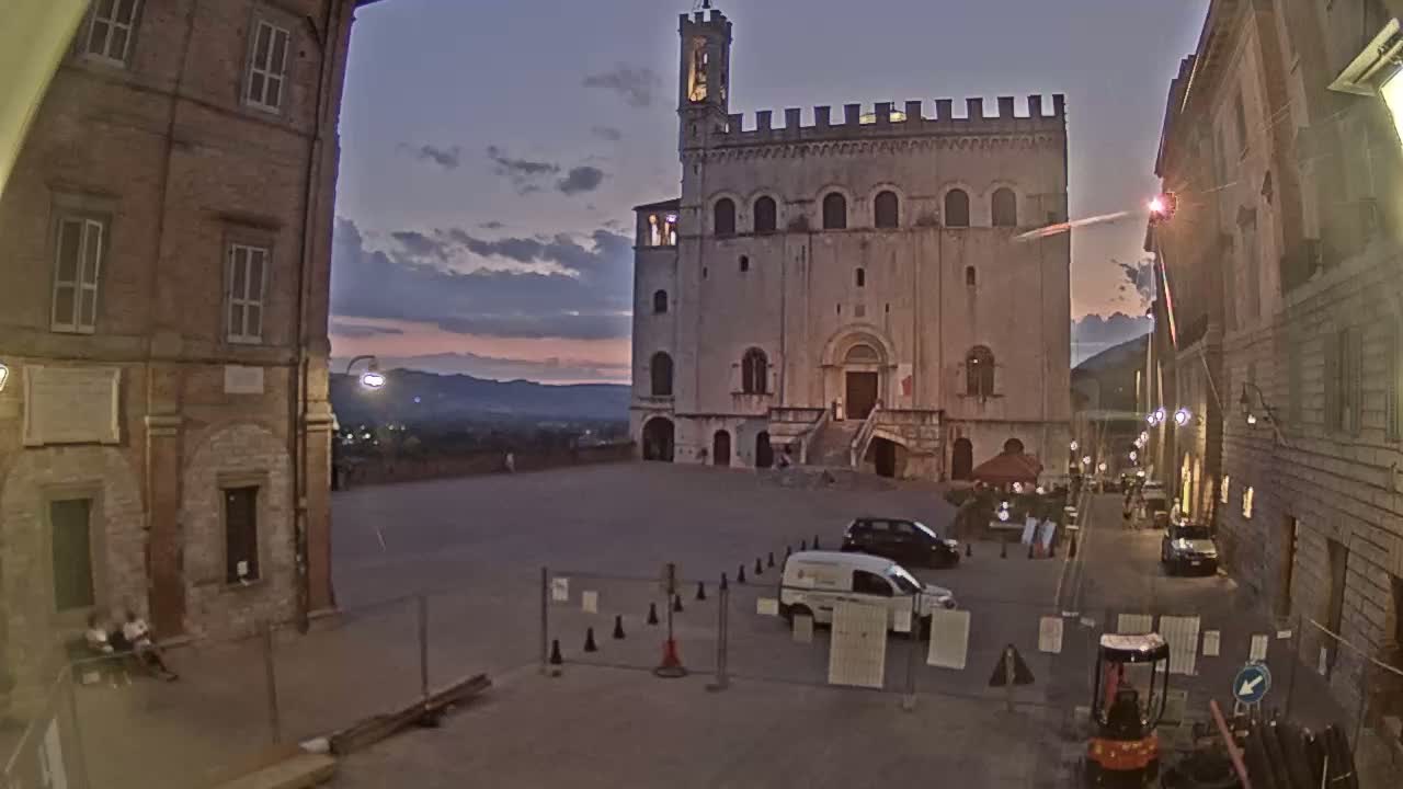 Gubbio Piazza Grande Square Live Cam - Perugia, Urmia, Italy