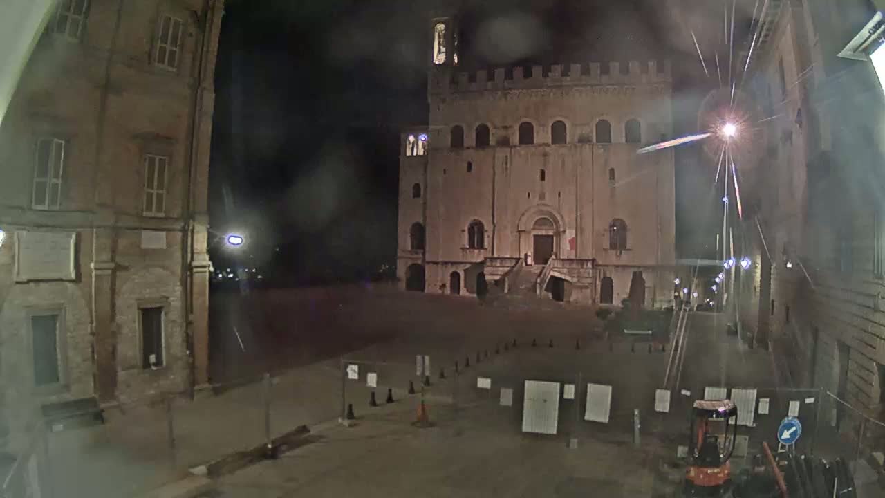Gubbio Piazza Grande Square Live Cam - Perugia, Urmia, Italy